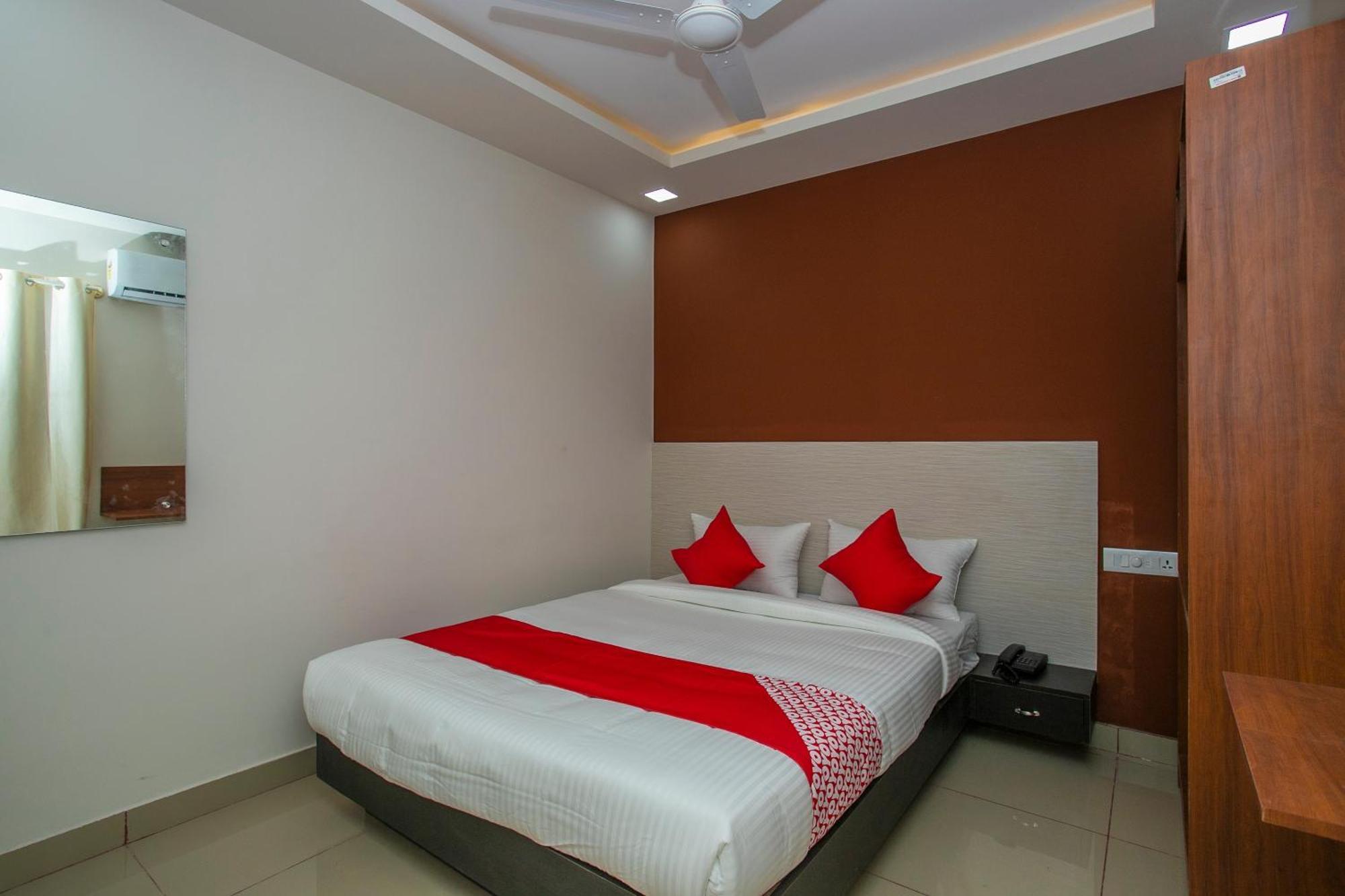 Hotel O Varcity Phi Premium Pavilion ,Above Hdfc Bank ,Near Anjaneya Temple Madiwala, Hosur Main R Бангалор Екстериор снимка