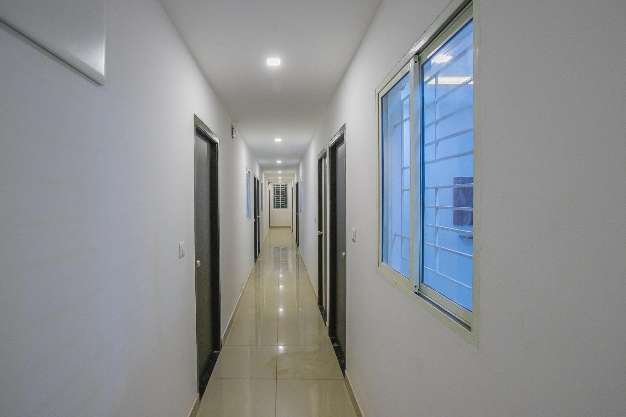 Hotel O Varcity Phi Premium Pavilion ,Above Hdfc Bank ,Near Anjaneya Temple Madiwala, Hosur Main R Бангалор Екстериор снимка
